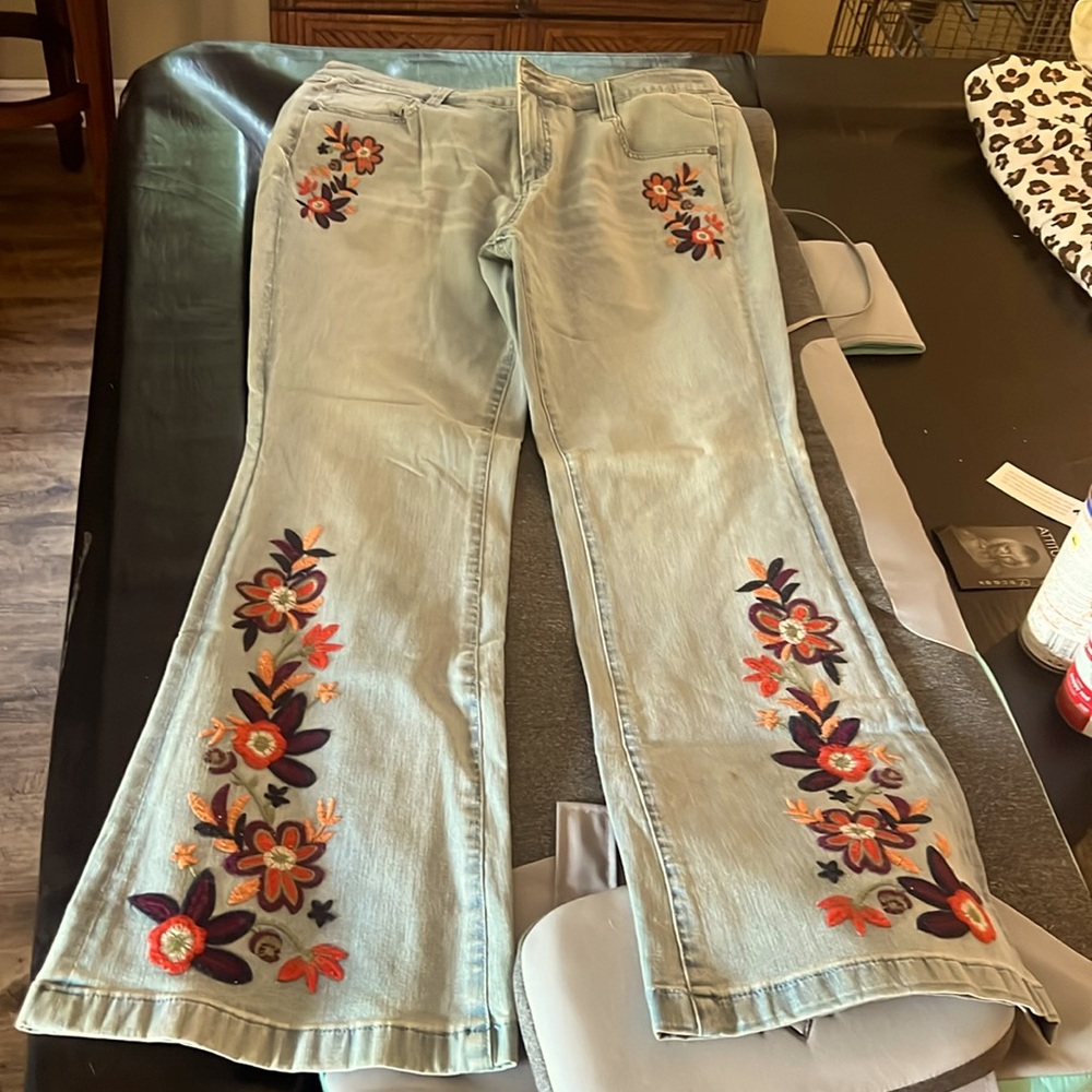 Gili Vintage Embroidered Jeans 14